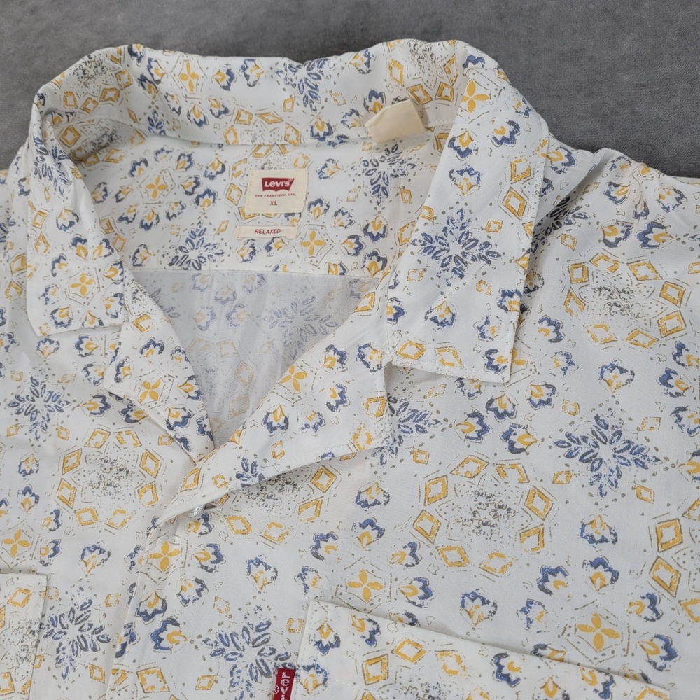 Levis Classic Camper Shirt Mens XL Relaxed Fit White Blue Yellow Geometric New - Picture 2 of 8